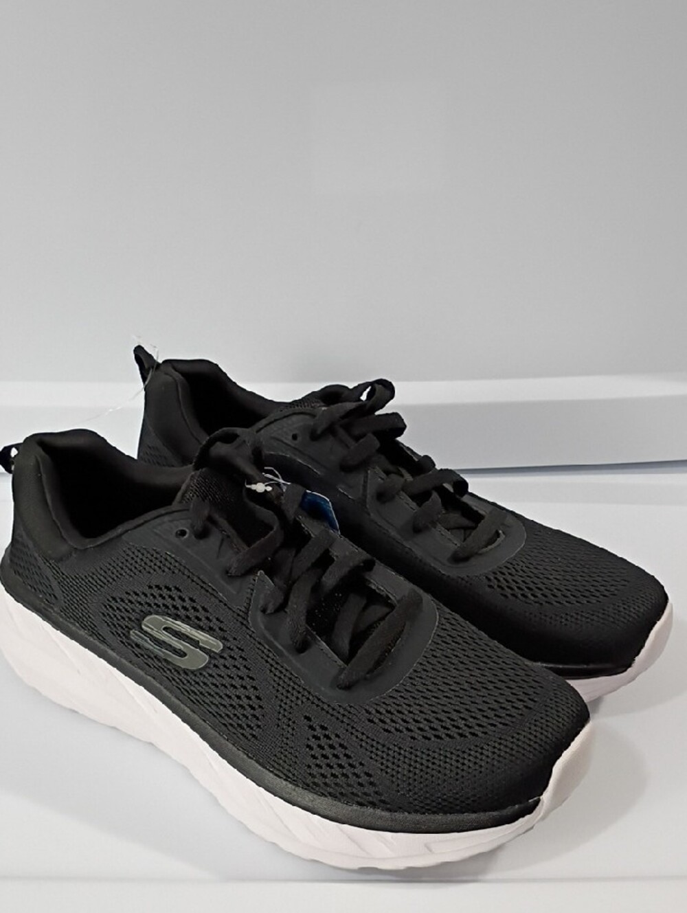 SKECHERS MEN'S BLACK AIR-COOLED MEMORY FOAM MESH ATHLETIC SNEAKERS SIZE 10 NWT